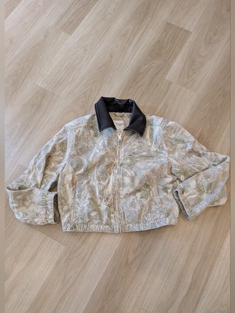 Abercrombie & Fitch Leaves Camo Jacket Size S
